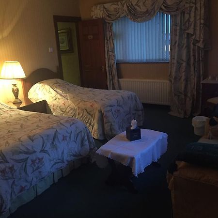 Caldhame House Hotel Crumlin  Buitenkant foto