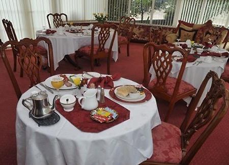 Caldhame House Hotel Crumlin  Buitenkant foto