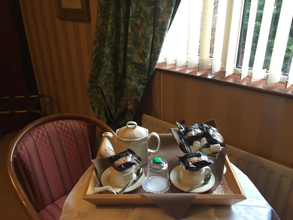 Caldhame House Hotel Crumlin  Buitenkant foto