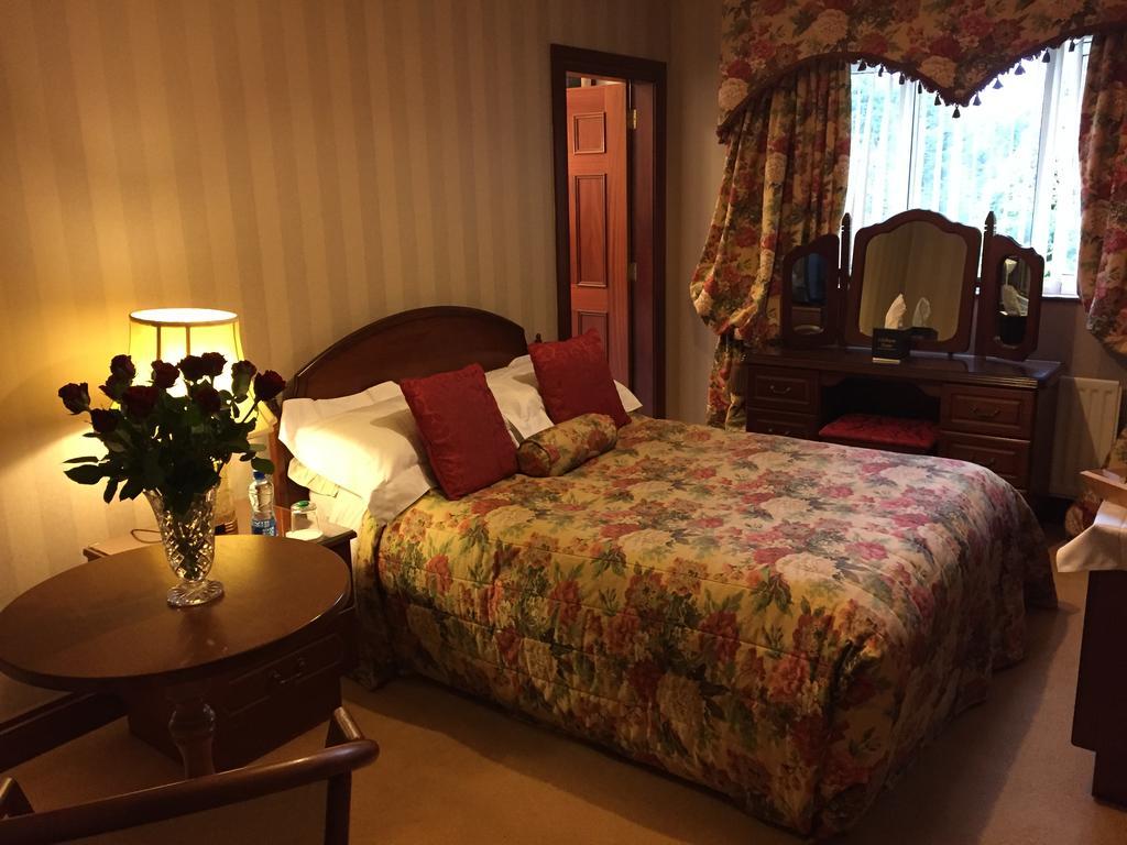 Caldhame House Hotel Crumlin  Buitenkant foto