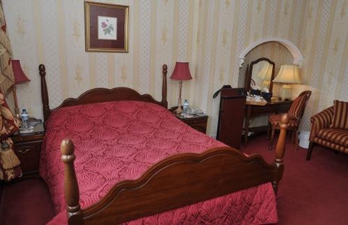 Caldhame House Hotel Crumlin  Buitenkant foto